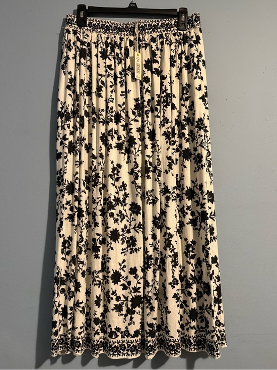 Max Studio Dresses & Skirts - Max Studio Black and White Floral Off-Shoulder Tunic